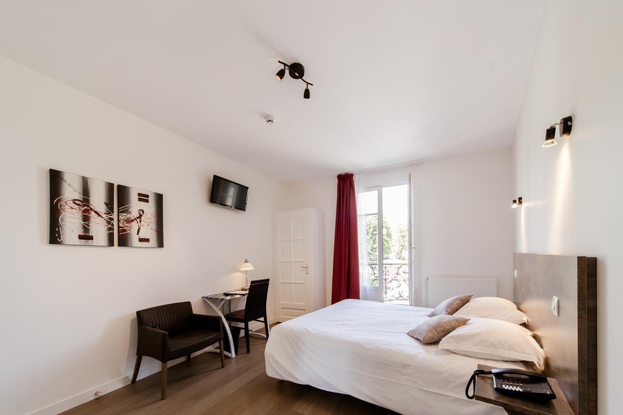Logis Hotel - Le Petit Bellon Senlis (Oise) Exterior foto