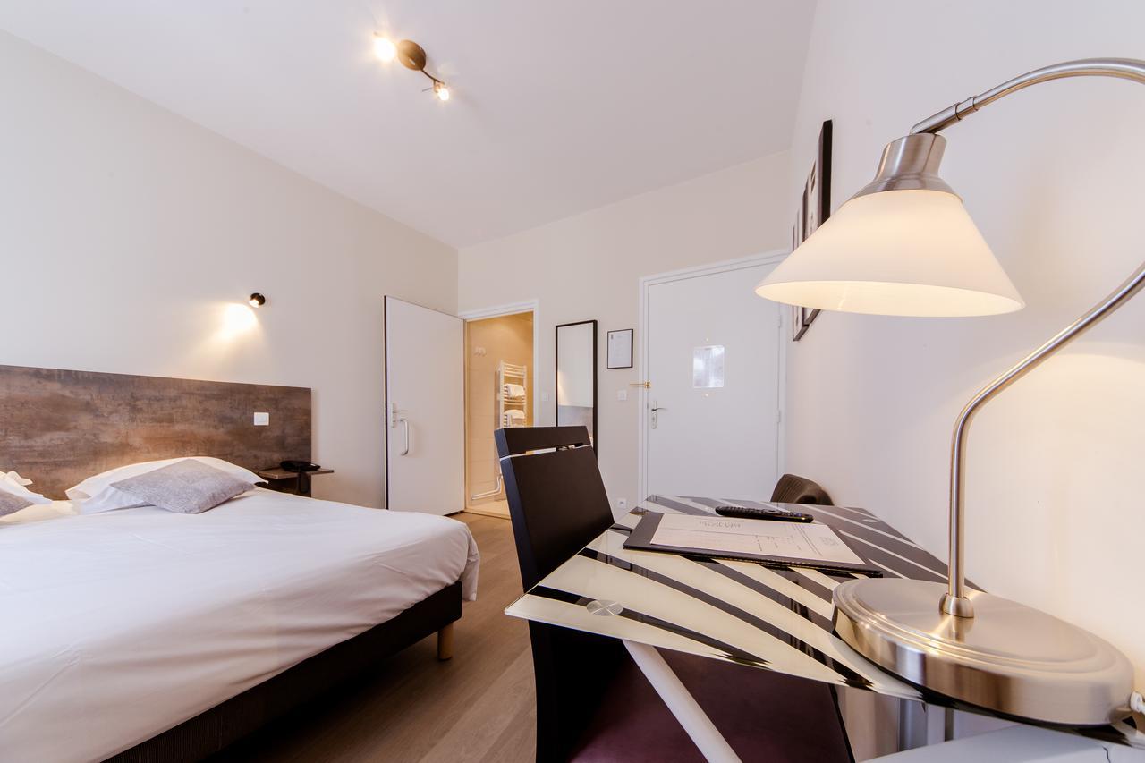 Logis Hotel - Le Petit Bellon Senlis (Oise) Exterior foto