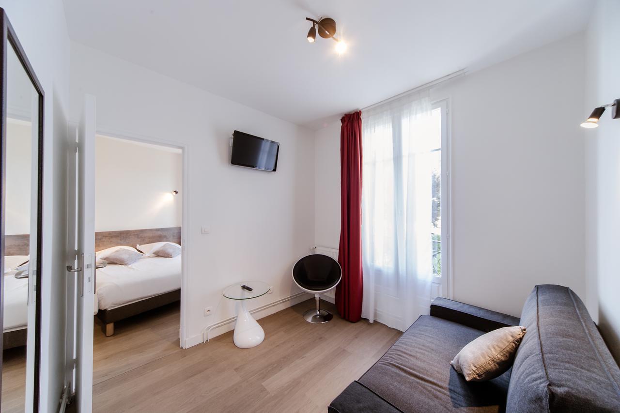Logis Hotel - Le Petit Bellon Senlis (Oise) Exterior foto