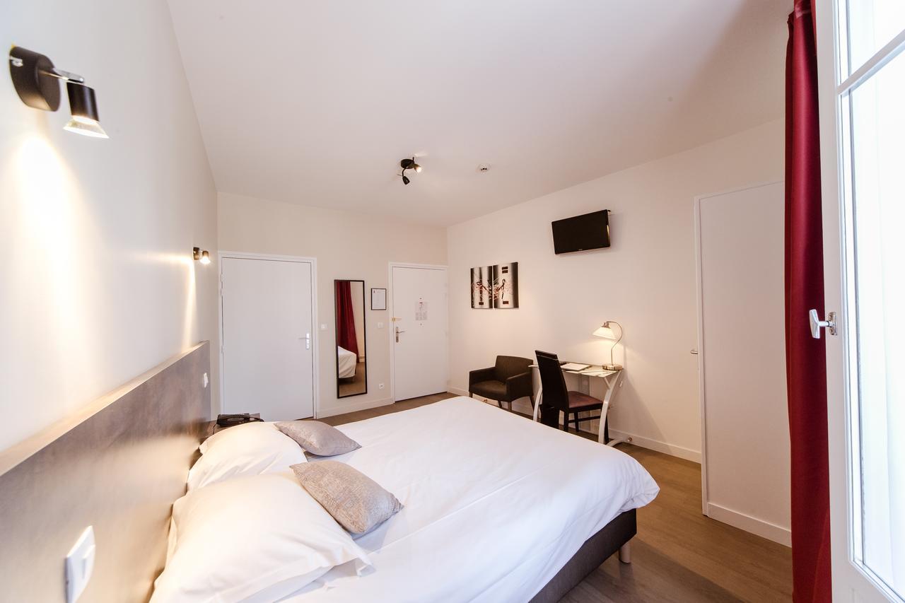 Logis Hotel - Le Petit Bellon Senlis (Oise) Exterior foto