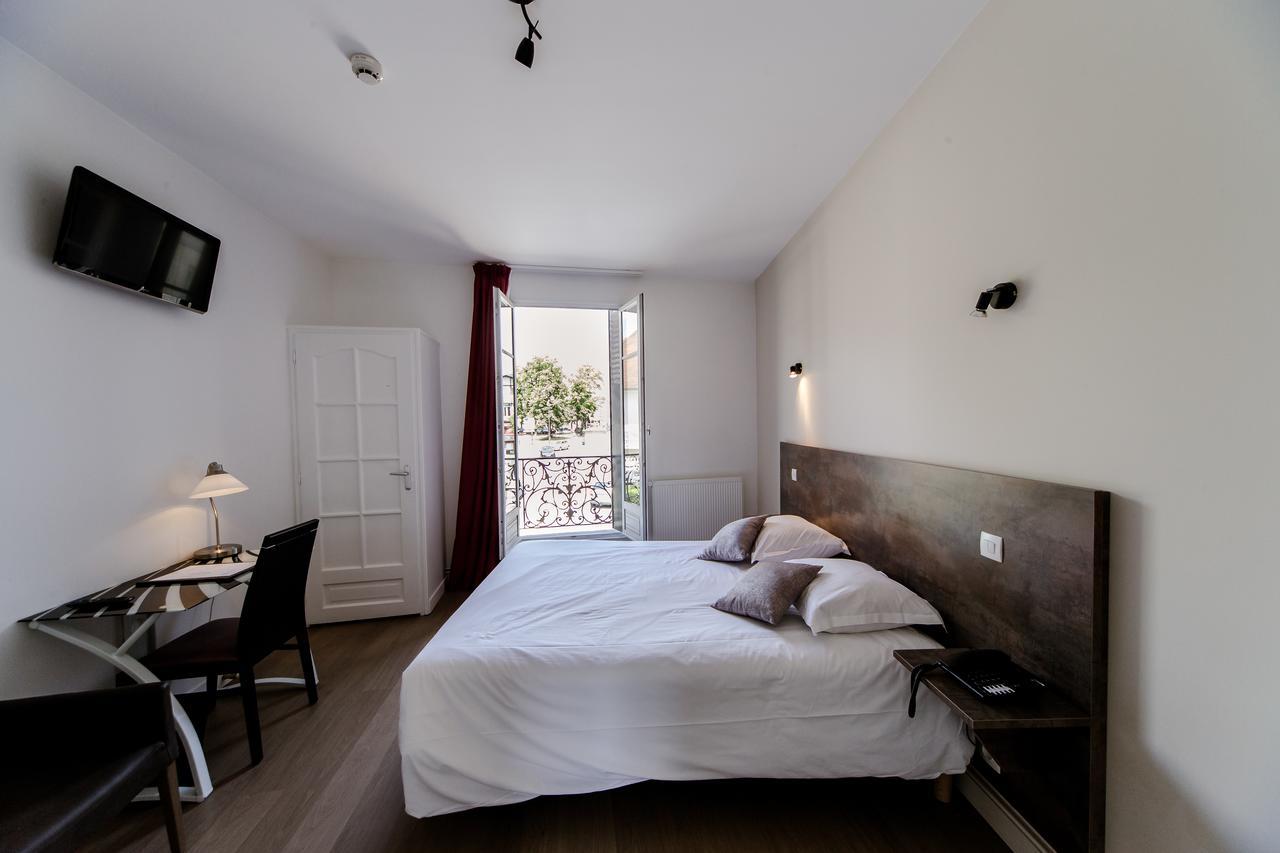 Logis Hotel - Le Petit Bellon Senlis (Oise) Exterior foto