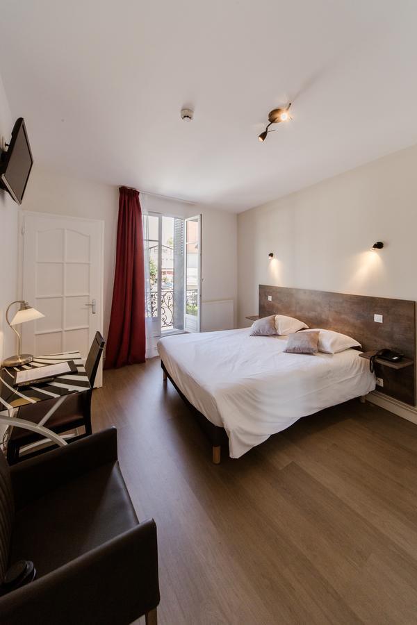 Logis Hotel - Le Petit Bellon Senlis (Oise) Exterior foto