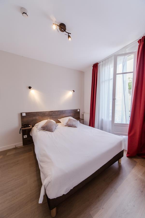 Logis Hotel - Le Petit Bellon Senlis (Oise) Exterior foto