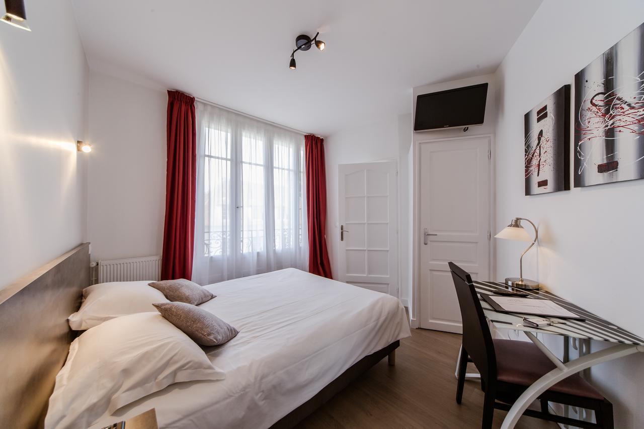 Logis Hotel - Le Petit Bellon Senlis (Oise) Exterior foto
