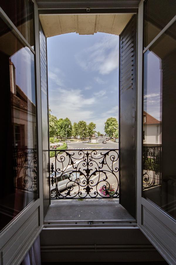 Logis Hotel - Le Petit Bellon Senlis (Oise) Exterior foto